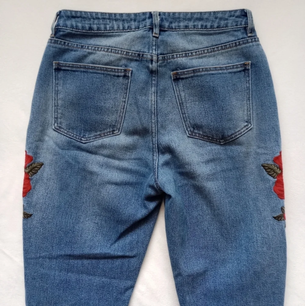 Pacsun▪️Floral Distressed Light Wash Mom Jean Straight Leg Button Fly